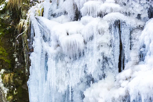 Kış Sezonu Buz Sarkıtları Donmuş Şelale — Stok fotoğraf