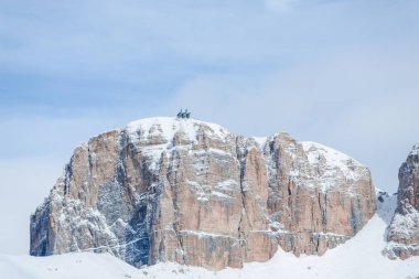 Ismarlayarak kış zamanında karlı dağların 