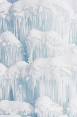 buz buzul ve buz sarkıtları tam kare resmi