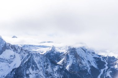 Rocky Dağları manzara kış, dağ tepe ve gökyüzü 