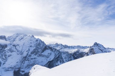 Dolomites dağlarda kış