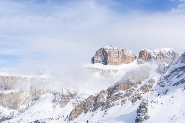 Dolomites dağlarda kış