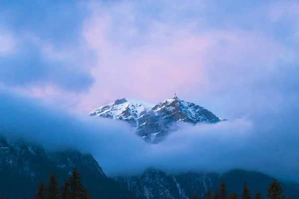 Nuvens Montanhas Alpinas Cênicas — Fotografia de Stock