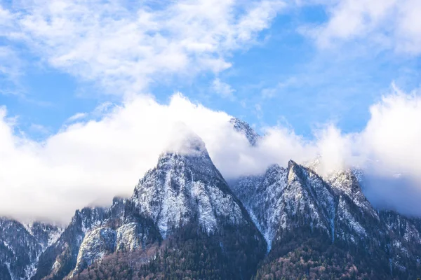 Montagnes Alpines Pittoresques Dans Les Nuages — Photo