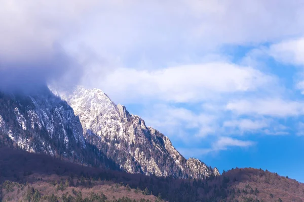 Mraky Malebných Alpských Horách Denní — Stock fotografie