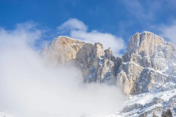 Montagnes Rocheuses Dans Les Nuages Neige Hiver — Photo