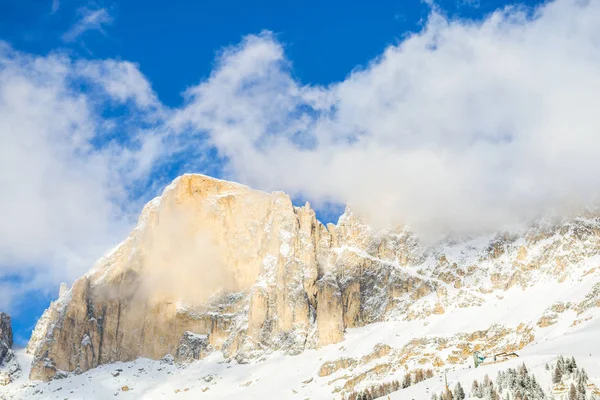 Skalnaté Hory Zimě Hory Peak Obloha Mraky — Stock fotografie