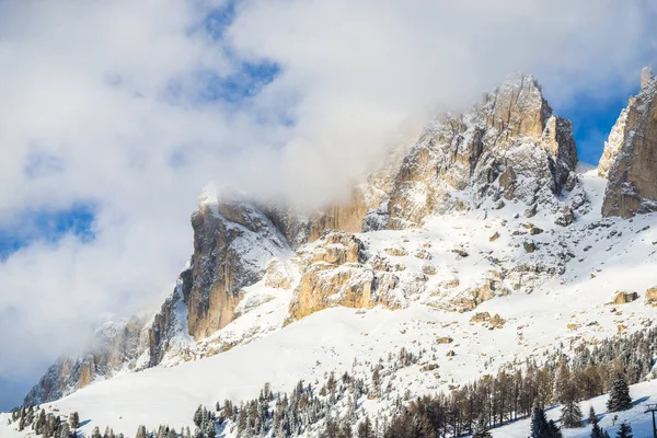 Skalnaté Hory Zimě Hory Peak Obloha Mraky — Stock fotografie