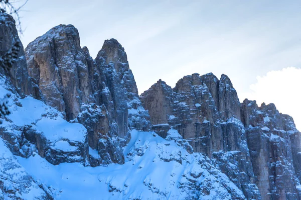 Télen Hegyek Csúcsa Sky Alpesi Sziklás Hegység — Stock Fotó