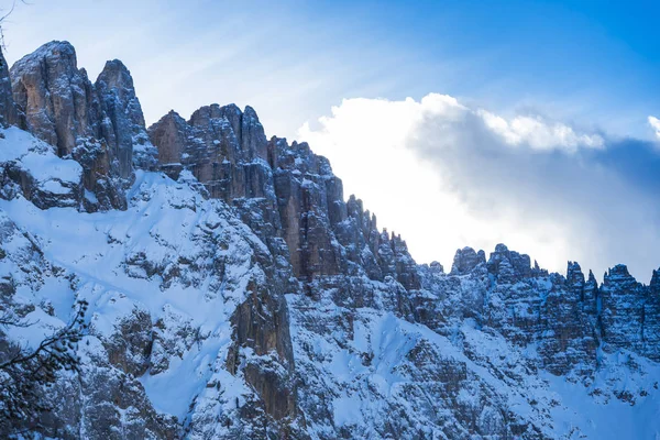 Télen Hegyek Csúcsa Sky Alpesi Sziklás Hegység — Stock Fotó