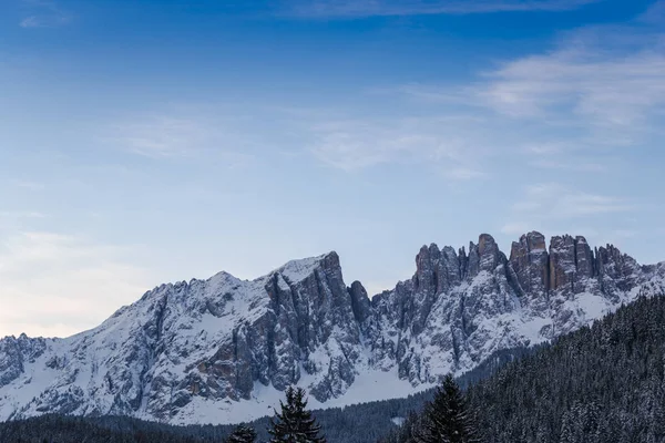 Schilderachtige Uitzicht Besneeuwde Bergen — Stockfoto