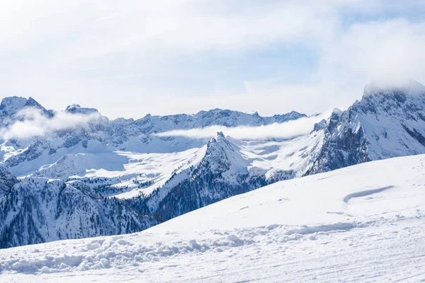 Schilderachtige Uitzicht Besneeuwde Bergen Winter — Stockfoto