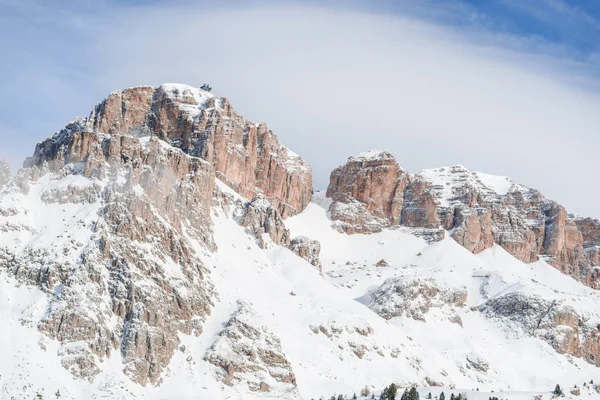 冬季雪山的风景如画的景色 — 图库照片