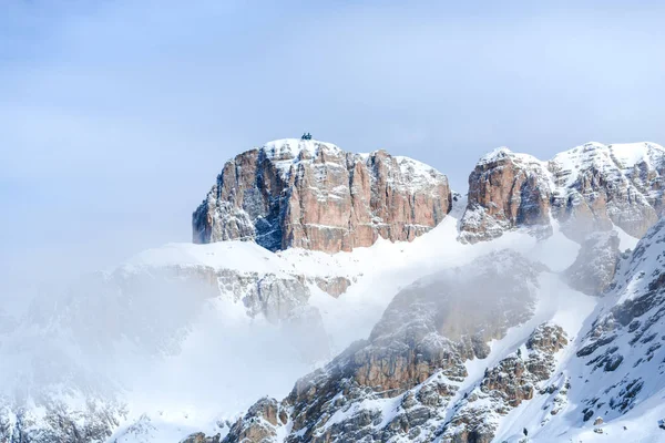 冬季雪山的风景如画的景色 — 图库照片