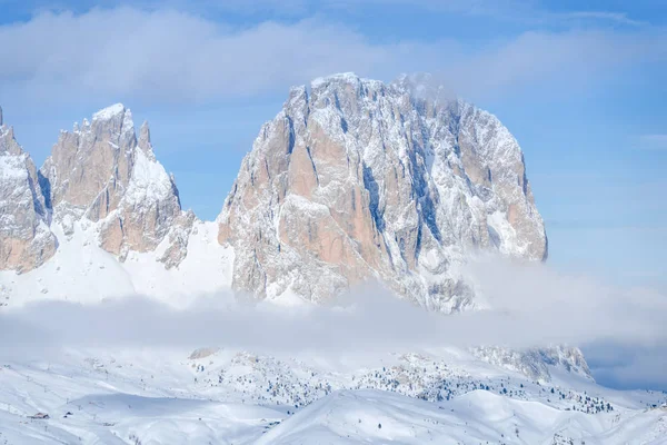 Ismarlayarak Kış Zamanında Karlı Dağların — Stok fotoğraf