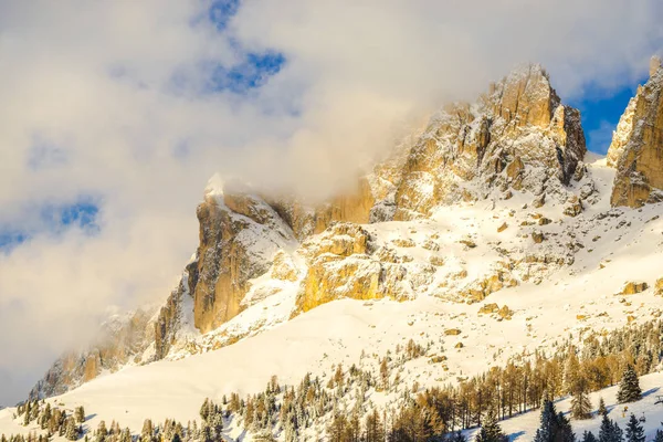 Pittoresca Vista Sulle Montagne Innevate Inverno — Foto Stock