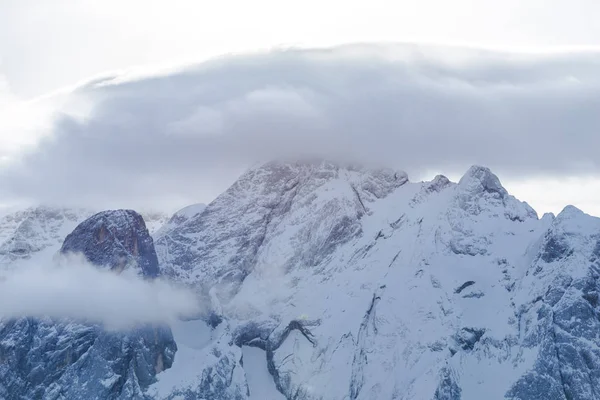 Malerischer Blick Auf Berge Mit Bäumen Winter — Stockfoto