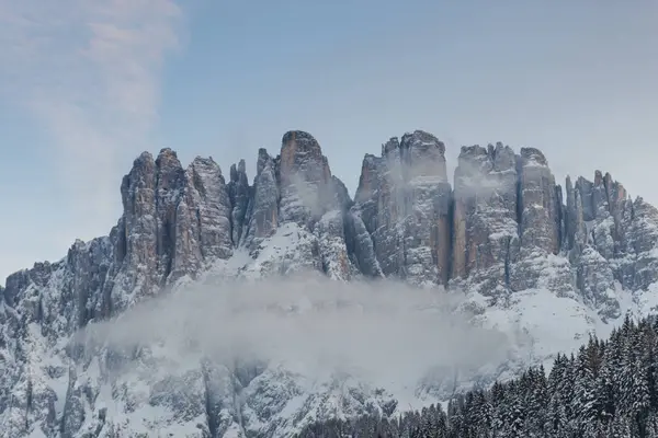 Montagnes Rocheuses Dans Neige Les Nuages — Photo