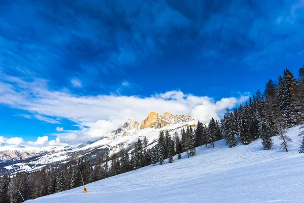 Neve Rochosa Coberto Montanhas Inverno — Fotografia de Stock