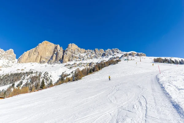 Toeristen Genieten Van Tijd Winter Skigebied — Stockfoto