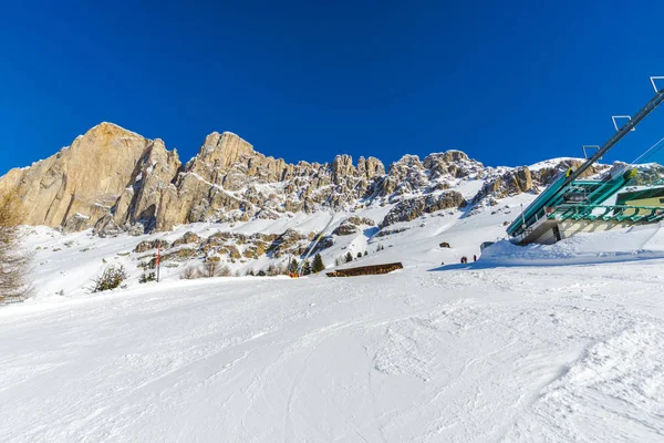 Turistas Desfrutando Tempo Estação Esqui Inverno — Fotografia de Stock
