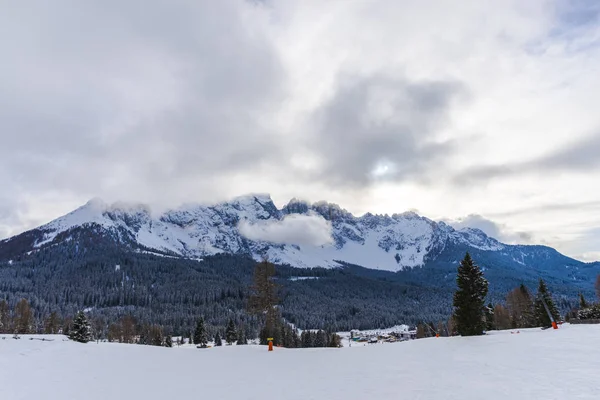 Montañas Con Árboles Invierno — Foto de Stock