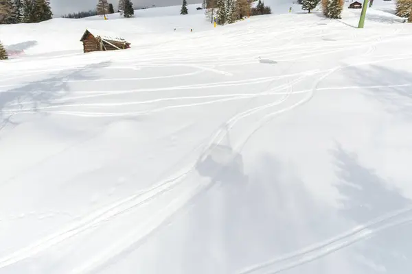 Estância Esqui Inverno Com Traços Neve — Fotografia de Stock