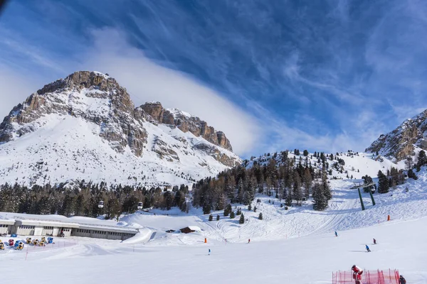 Winter Den Dolomiten Berge Menschen Ski Auf Hügel Skigebiet — Stockfoto