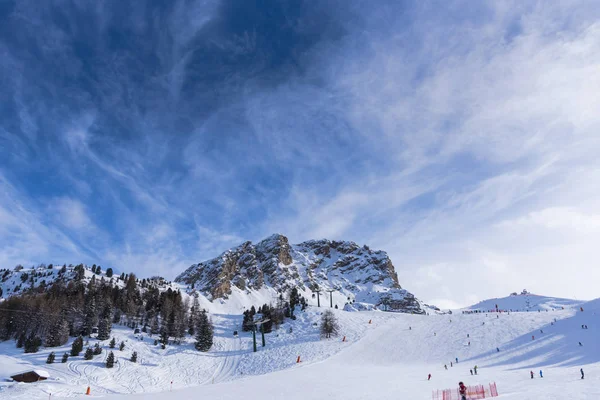 Winter Bergen Van Dolomieten Mensen Ski Heuvel Ski Oord — Stockfoto