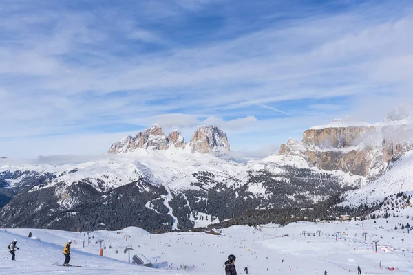 Touristen Genießen Skifahren Wintersportort — Stockfoto