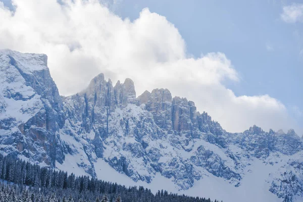 Alpes Italianos Montanhas Rochosas Céu Azul Com Nuvens — Fotografia de Stock