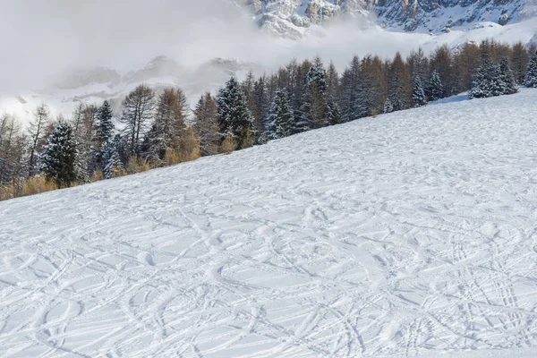 Ski Oord Bergen Van Winter Ski Tracks Geskied Pistemakers — Stockfoto