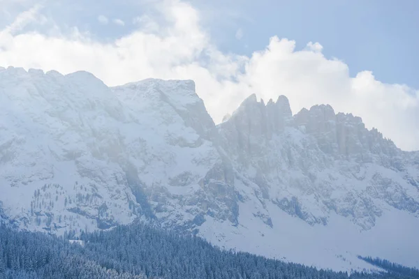 Alpi Italiane Montagne Rocciose Cielo Azzurro Con Nuvole — Foto Stock