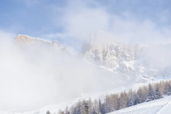 Winter Bergen Van Dolomieten Italiaanse Alpen Rocky Mountains Wolken — Stockfoto