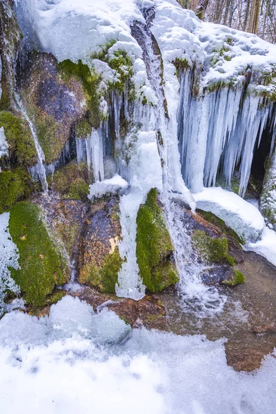 Montagne Avec Cascade Gelée Début Printemps Nature — Photo