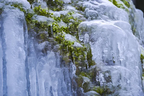 Montaña Con Cascada Congelada Naturaleza Primavera Temprana —  Fotos de Stock