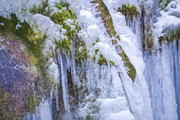 Гора Замерзшим Водопадом Ранняя Весна Природа — стоковое фото