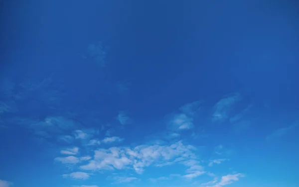 Céu Azul Com Nuvens Brancas Fundo — Fotografia de Stock