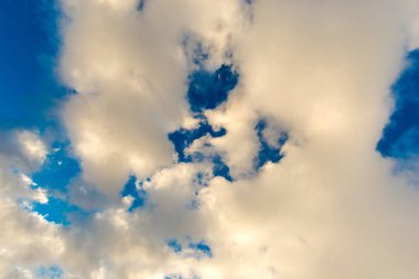 gökyüzü beyaz bulutlar arka plan, kopya alanı ile 