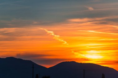 karanlık gece günbatımı, gökyüzü ve tepeler