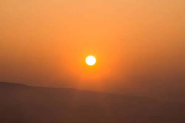 Hintergrund Sonnenuntergang Mit Buntem Himmel Und Versteckter Sonne — Stockfoto