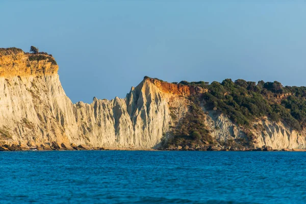 Enorme Roca Con Mar Primer Plano — Foto de Stock