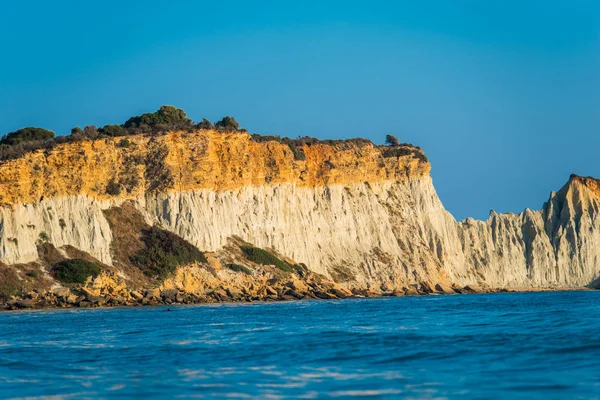 Enorme Roca Con Mar Primer Plano — Foto de Stock