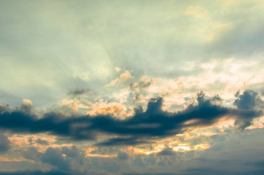 günbatımı gökyüzü bulutlar ile akşam 