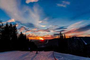 Kışın kayak merkezi