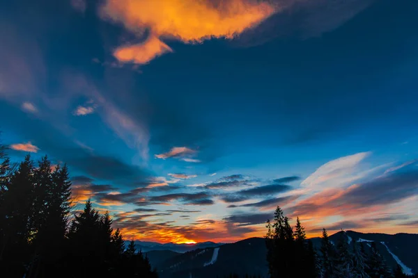 Bellissimo Cielo Tramonto Montagna Tramonto Invernale Montagna Carpazi — Foto Stock