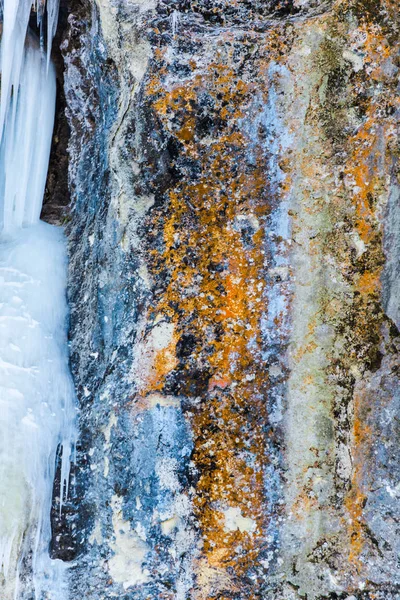 Cachoeira Congelada Nas Montanhas Dos Cárpatos — Fotografia de Stock