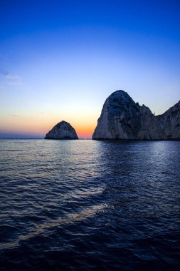 Yunanistan'da kayalık uçurum, doğal arka plan.