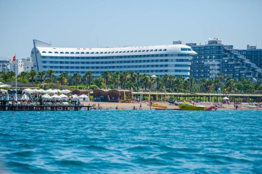Yaz oteli tatil köyleri ile seashore, Karadeniz, Türkiye.