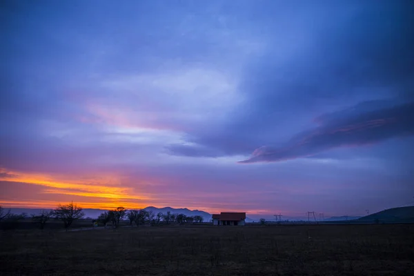 Feld Mit Buntem Sonnenuntergang Himmel Hintergrund — Stockfoto